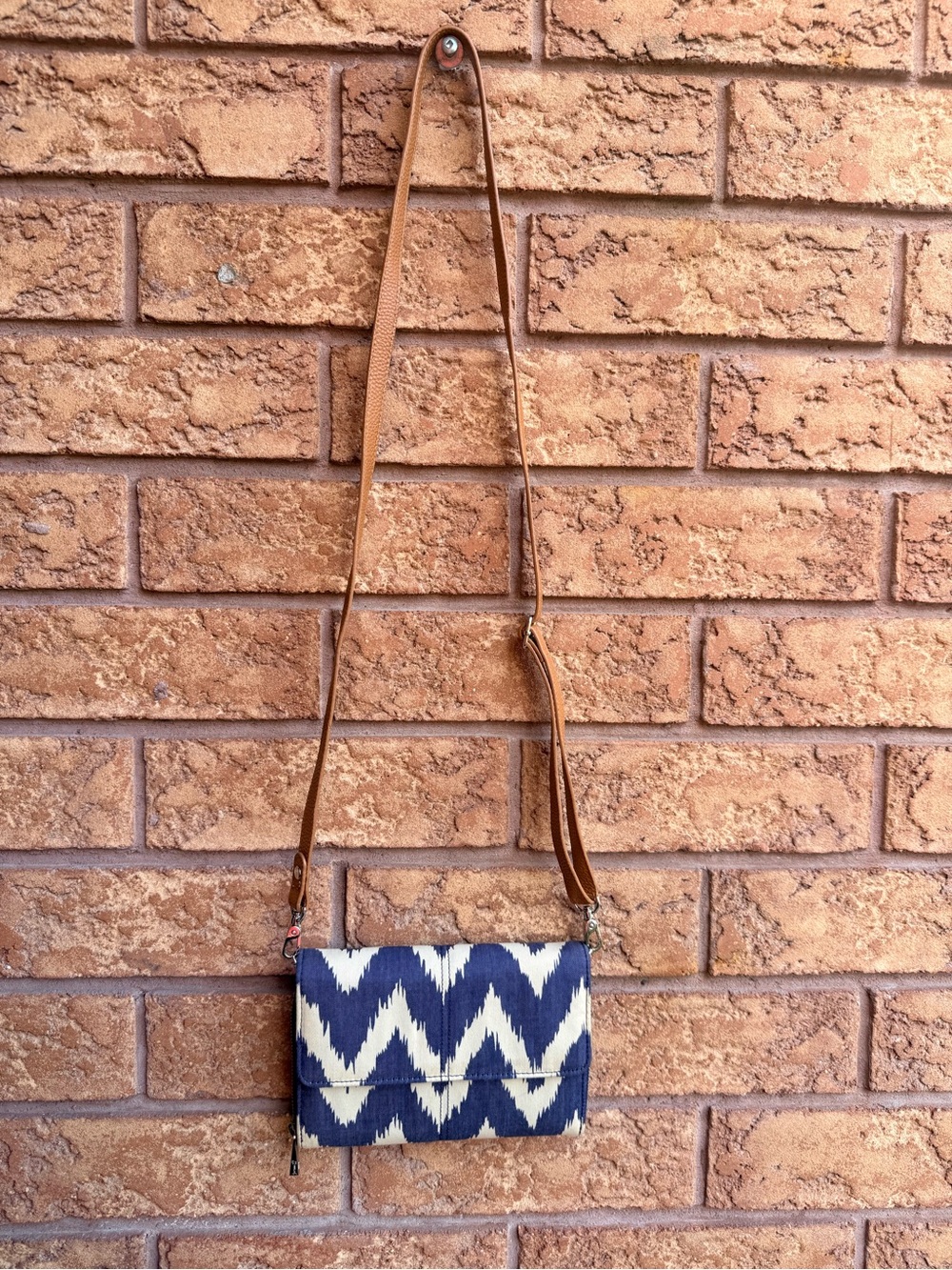 • Thirty-One Jewell "Tons of Funds" Crossbody Purse